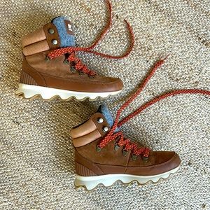 Sorel waterproof hiking boots. Worn once!
